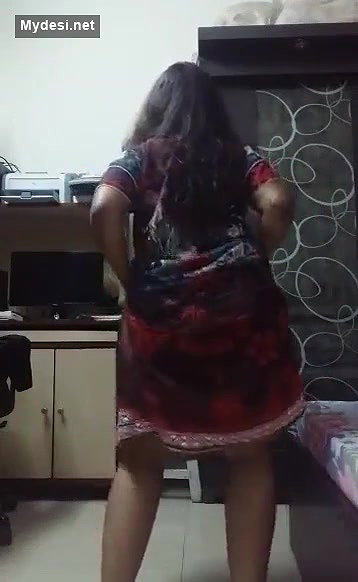 Desi sexy wife show her big ass