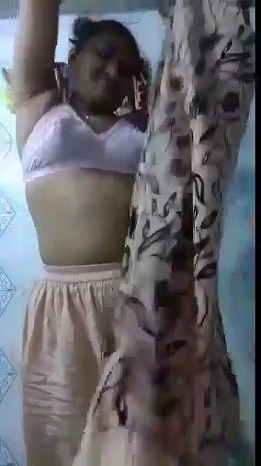 Sexy Bhabi Showing Ass Update