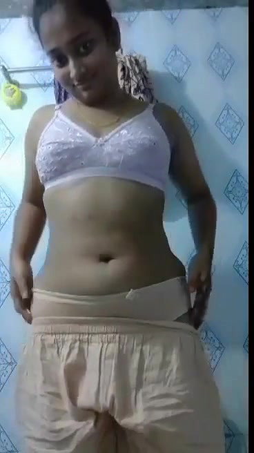 Sexy Bhabi Showing Ass Update