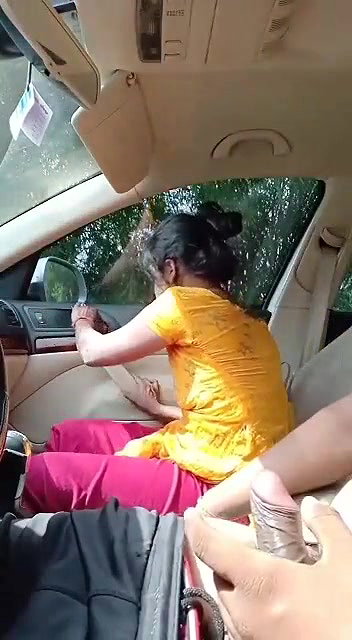Blowjob inside car