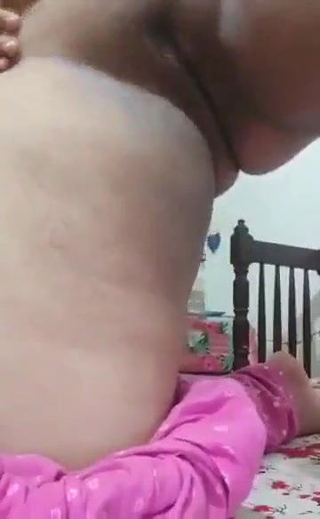 DESI INDIAN GF SHOWING AND MASSAGING OFF BEAUTIFUL BIGBOOBS