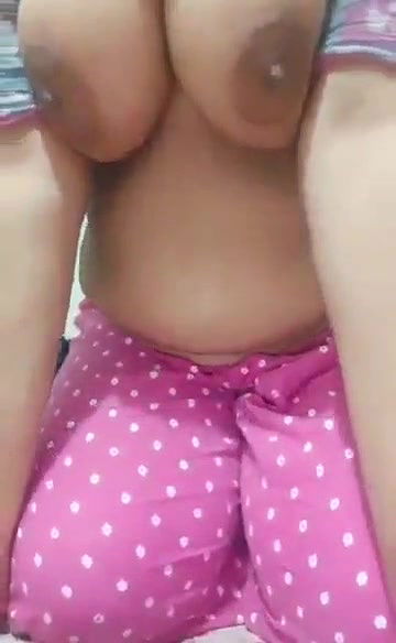 DESI INDIAN GF SHOWING AND MASSAGING OFF BEAUTIFUL BIGBOOBS