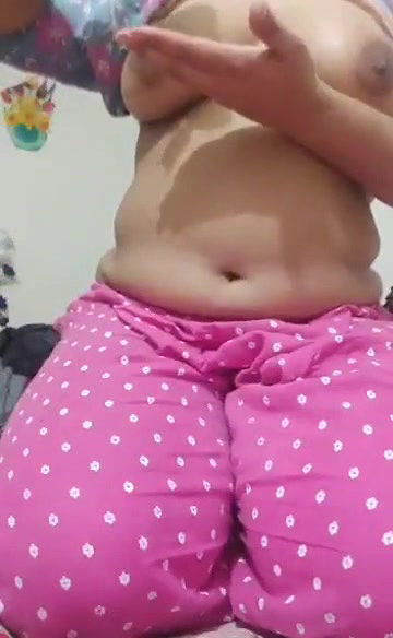 DESI INDIAN GF SHOWING AND MASSAGING OFF BEAUTIFUL BIGBOOBS