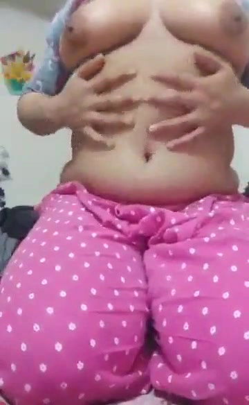 DESI INDIAN GF SHOWING AND MASSAGING OFF BEAUTIFUL BIGBOOBS