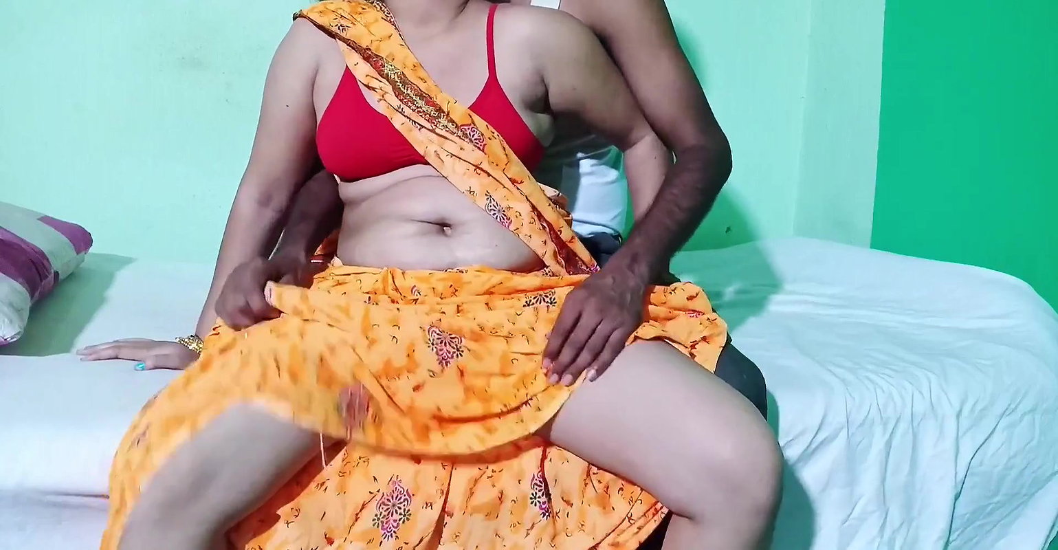 Padosi bhabhi ke sath surprise sex,pahle seduce kar ke blowjob diya phir chudai Hui