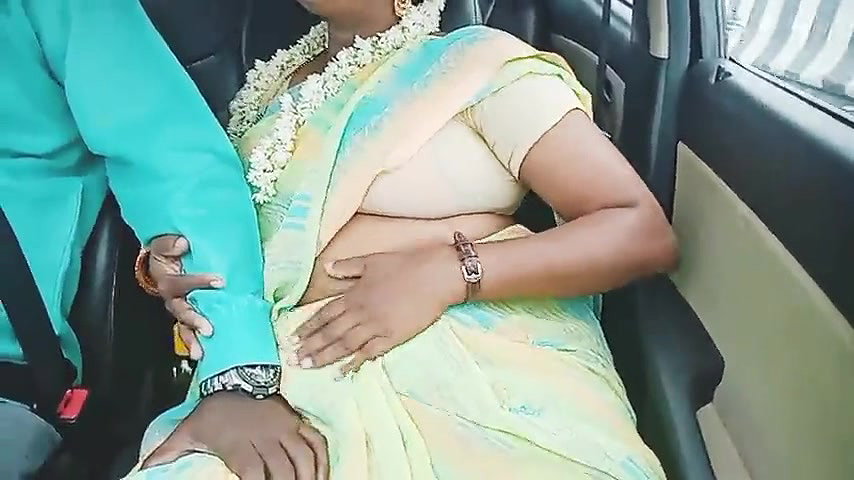 Horny Telugu Aunty Pussy Play in Car