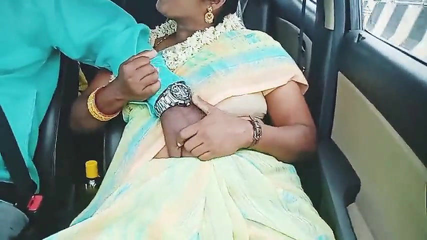Horny Telugu Aunty Pussy Play in Car
