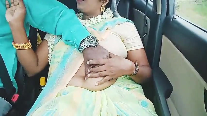 Horny Telugu Aunty Pussy Play in Car