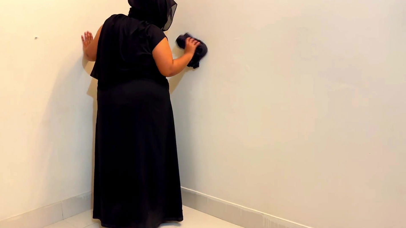 18-teen-hijab-burqa-wearing-big-ass-bbw-arabian-muslim-maid