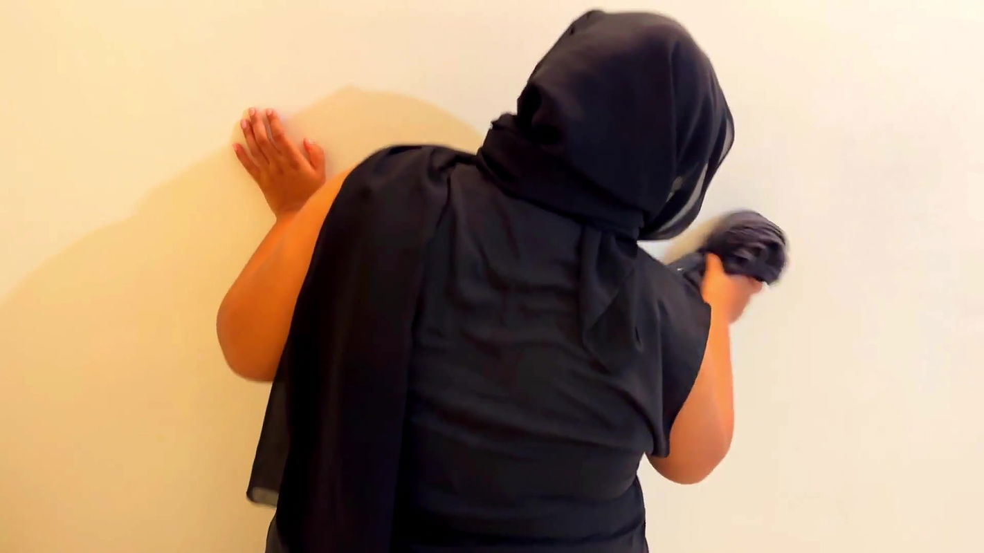 18-teen-hijab-burqa-wearing-big-ass-bbw-arabian-muslim-maid