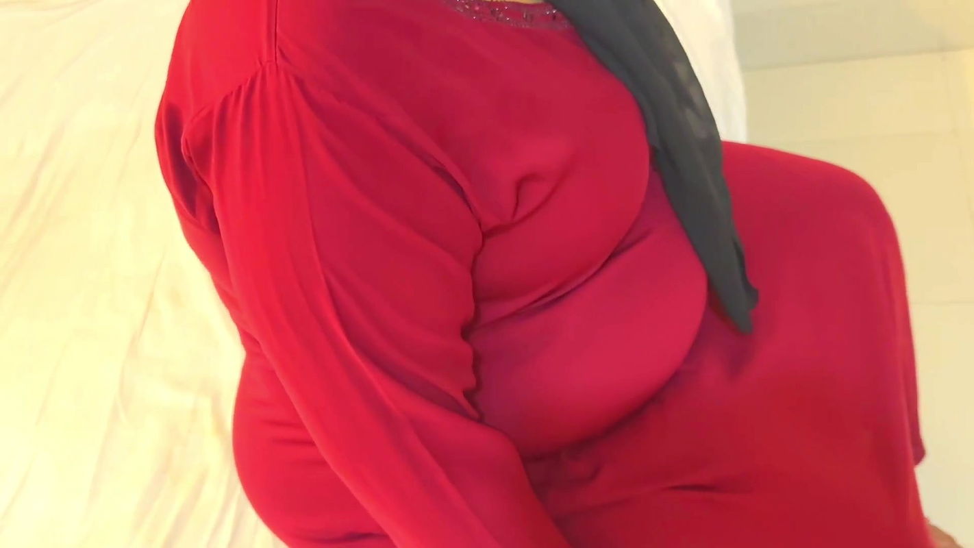 fucking-a-beautiful-mother-in-law-wearing-a-red-burqa-and-hijab-in-saudi-arabia