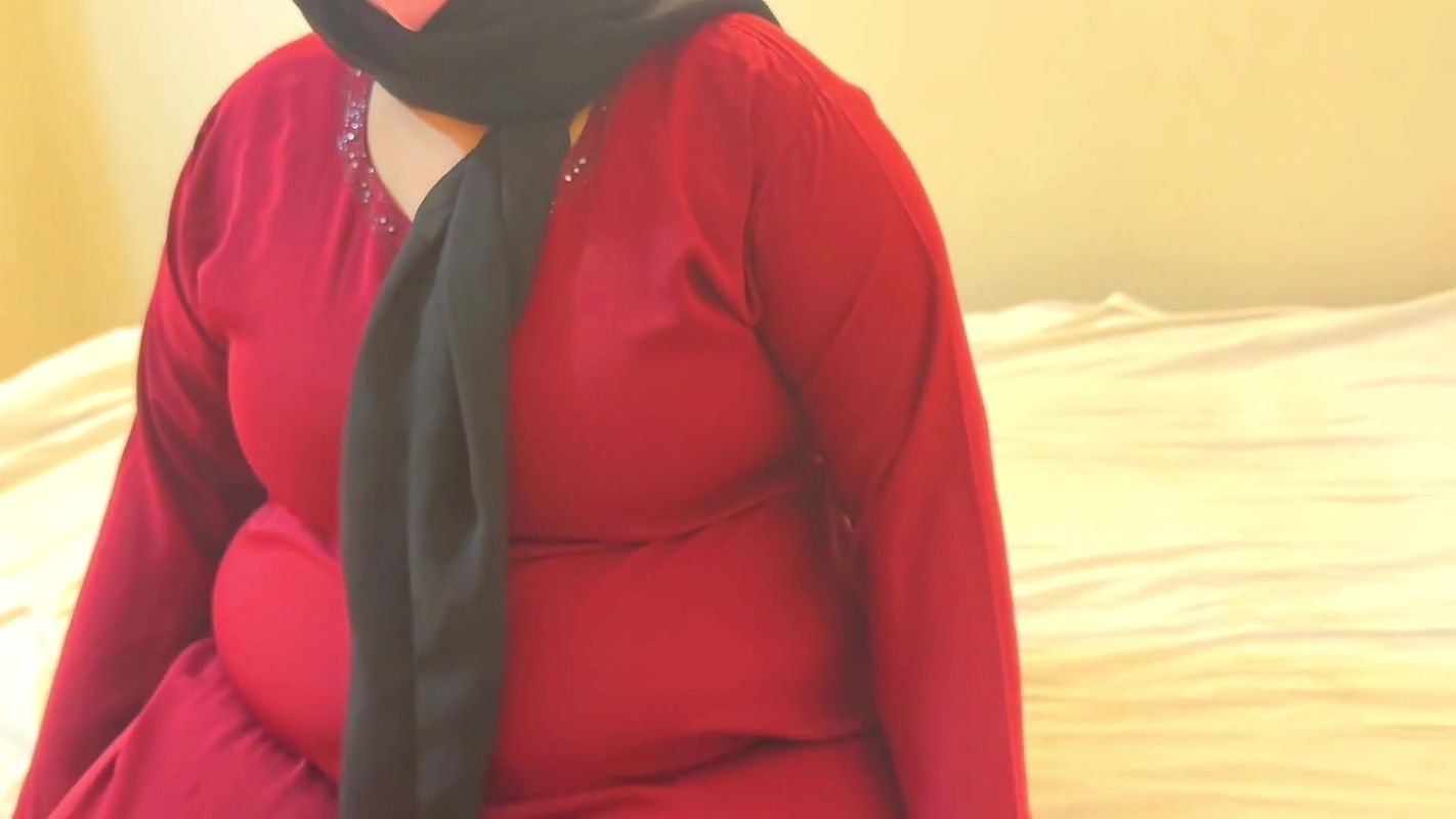 fucking-a-beautiful-mother-in-law-wearing-a-red-burqa-and-hijab-in-saudi-arabia