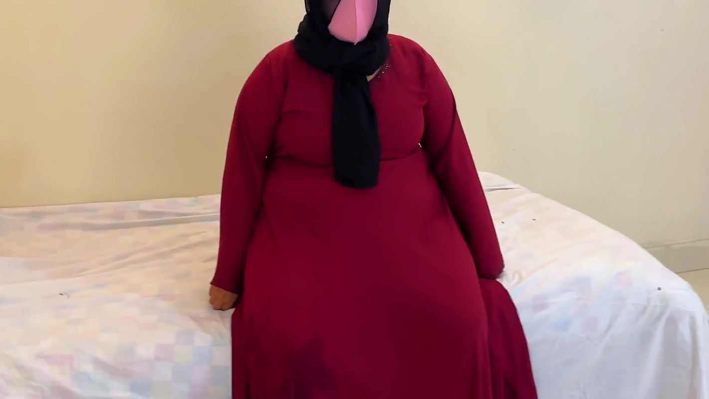 fucking-a-chubby-muslim-mother-in-law-wearing-a-red-burqa-hijab-part-2