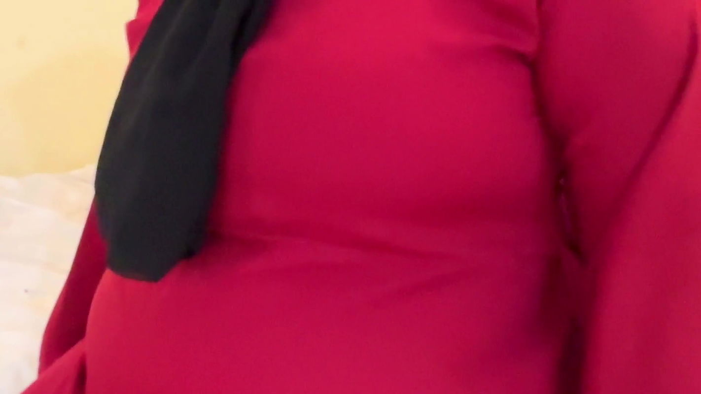 fucking-a-chubby-muslim-mother-in-law-wearing-a-red-burqa-hijab-part-2