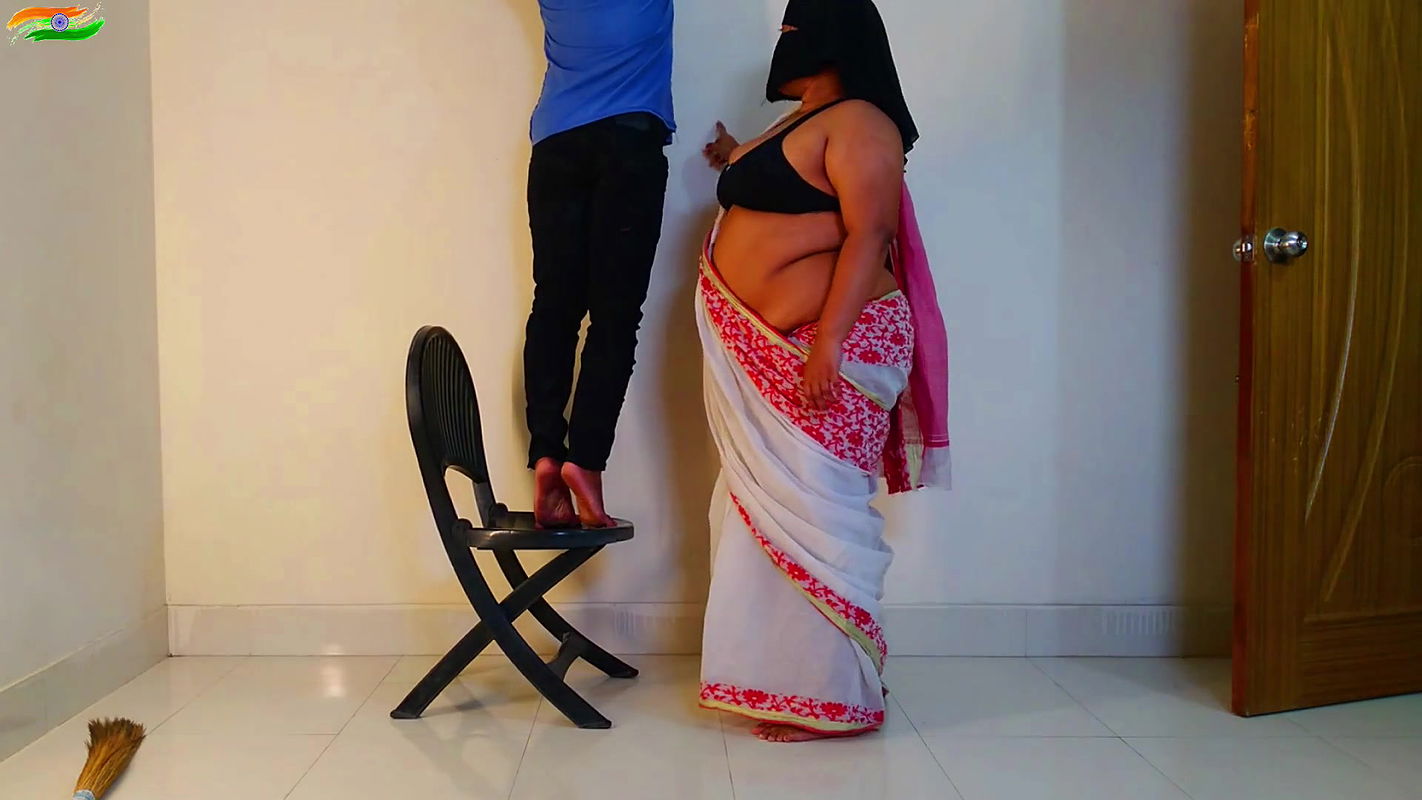 milf-hot-arabian-woman-wants-to-fuck-from-electrician-service-man