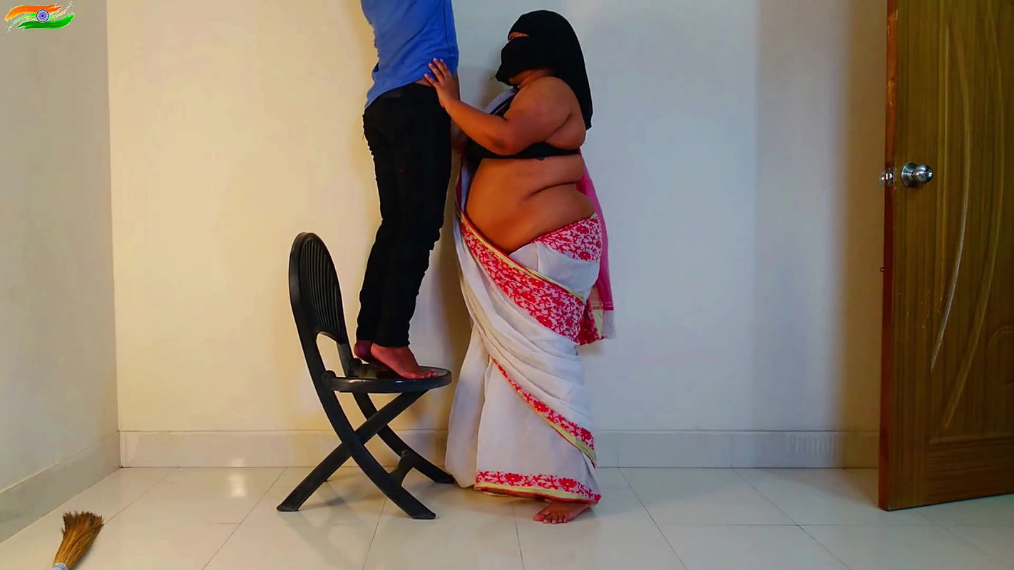 milf-hot-arabian-woman-wants-to-fuck-from-electrician-service-man