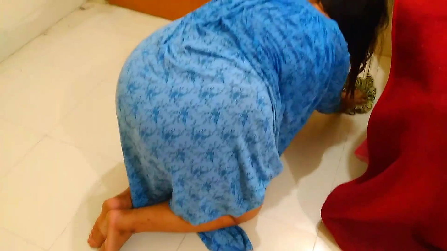 saudi-milf-hot-stepmom-gets-stuck-under-bed-while-cleaning-then-stepson-comes-help-huge-ass-cum