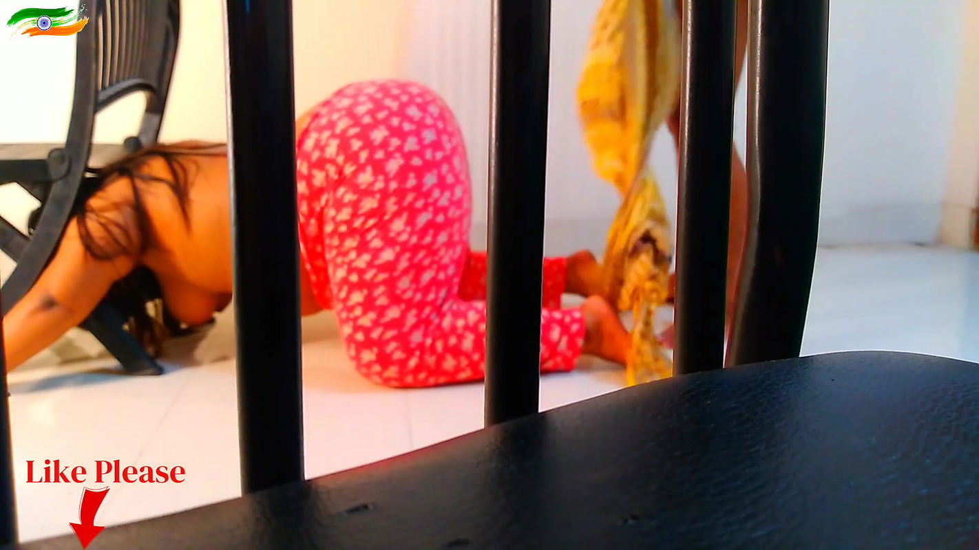 saudi-milf-hot-stepmom-stuck-under-chair-then-i-fuck-her-helps-to-escape-from-danger