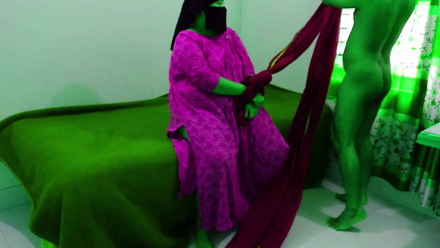 saudi-milf-pushed-stepmom-to-fuck-her-stepson