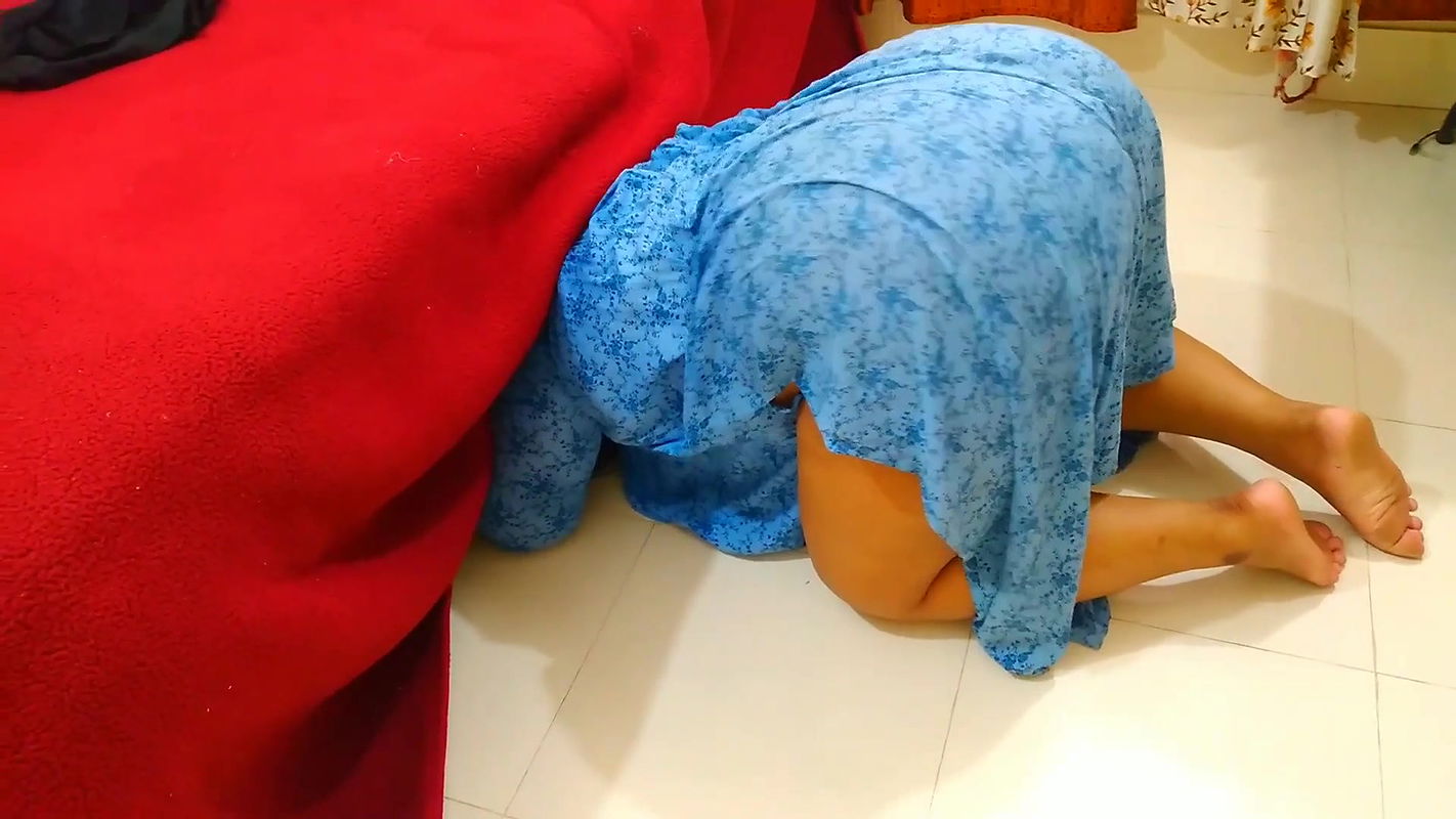 saudi-sexy-big-ass-stepmom-gets-stuck-under-bed-while-cleaning-room-then-stepson-fucks-her-big-ass