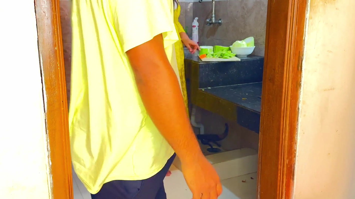 suddenly-i-fucked-my-mother-in-law-while-she-was-cutting-curry-in-the-kitchen-desi-rough-sex