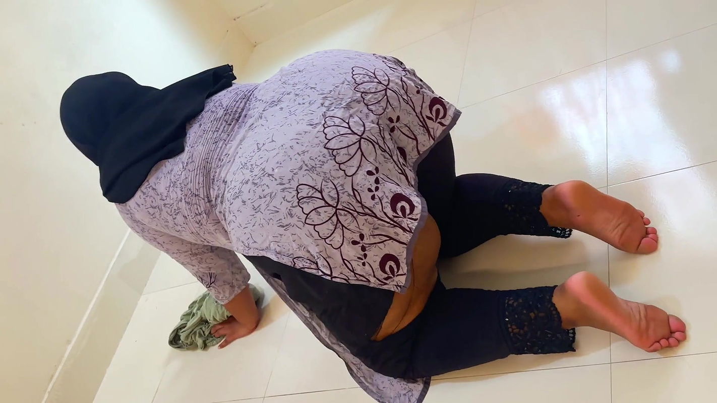 unexpected-dirty-sex-with-arabian-beauty-big-ass-huge-boobs-maid-while-she-cleans-cum-unlimited