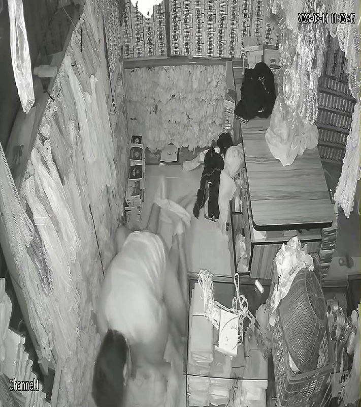 Paki couple fucking inside shop