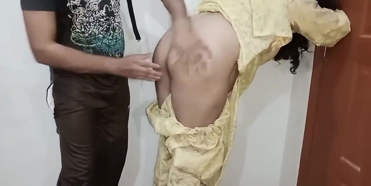 College student ne apni hot indian female teacher ko choda with Hindi audio