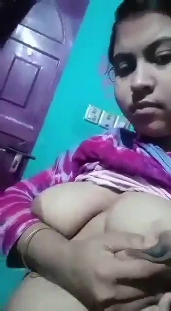 Cute Gf Pressing Boobs