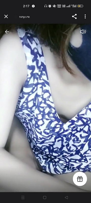 Doll showing her nude body and fingering on tango live 121