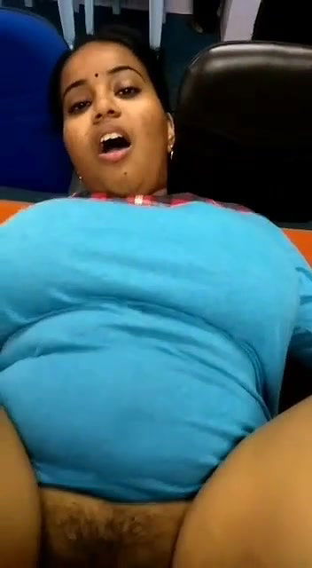 Cheater bhabhi Fucked in office on table