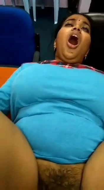 Cheater bhabhi Fucked in office on table