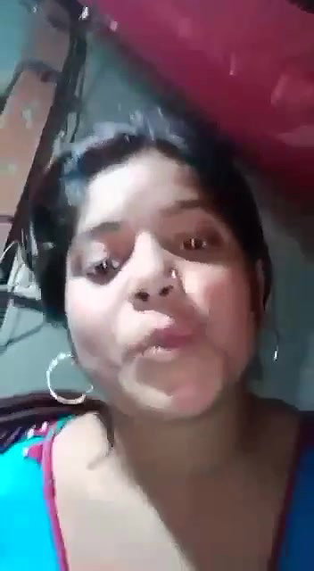 Desi Bhabi Showing Her Pussy