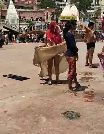 Aunty Lifting Saree Outdoor Captured Hidenly