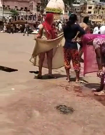 Aunty Lifting Saree Outdoor Captured Hidenly