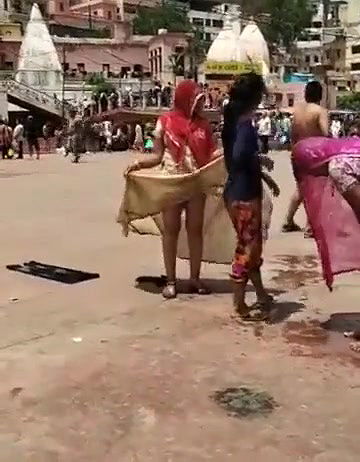 Aunty Lifting Saree Outdoor Captured Hidenly