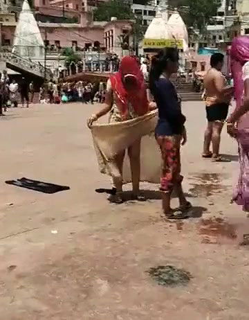 Aunty Lifting Saree Outdoor Captured Hidenly