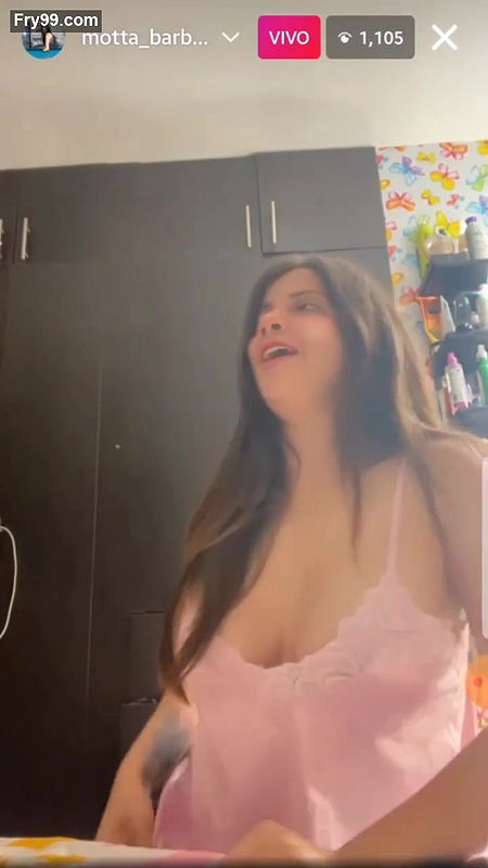 Insta Model EXCLUSIVE Oops Moment Top falls off Revealing Entire Right Side Boob