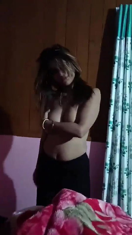 Desi Porn Model Danching and Showing