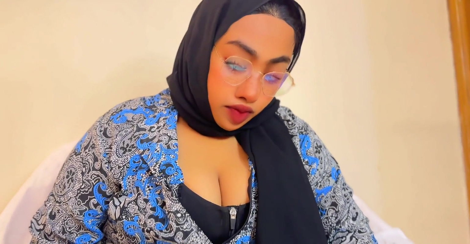 When Beautiful 45yo Egypt Hijab Aunty Reading a Book, Then 18yo Neighbor Fucks her (Big Boobs & Huge Ass MILF Arab Sex)