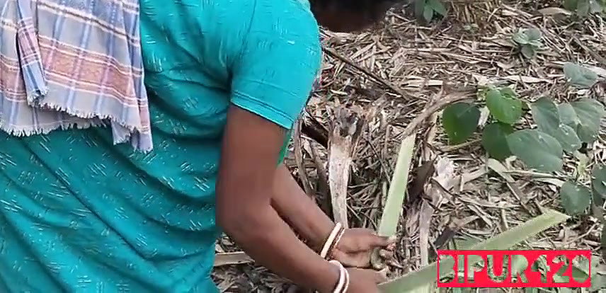 Bhabi ko chot te time bhiya garpe agaya tha.Indian jangal sex. indian villge sex. Indian wife sex.desi sex