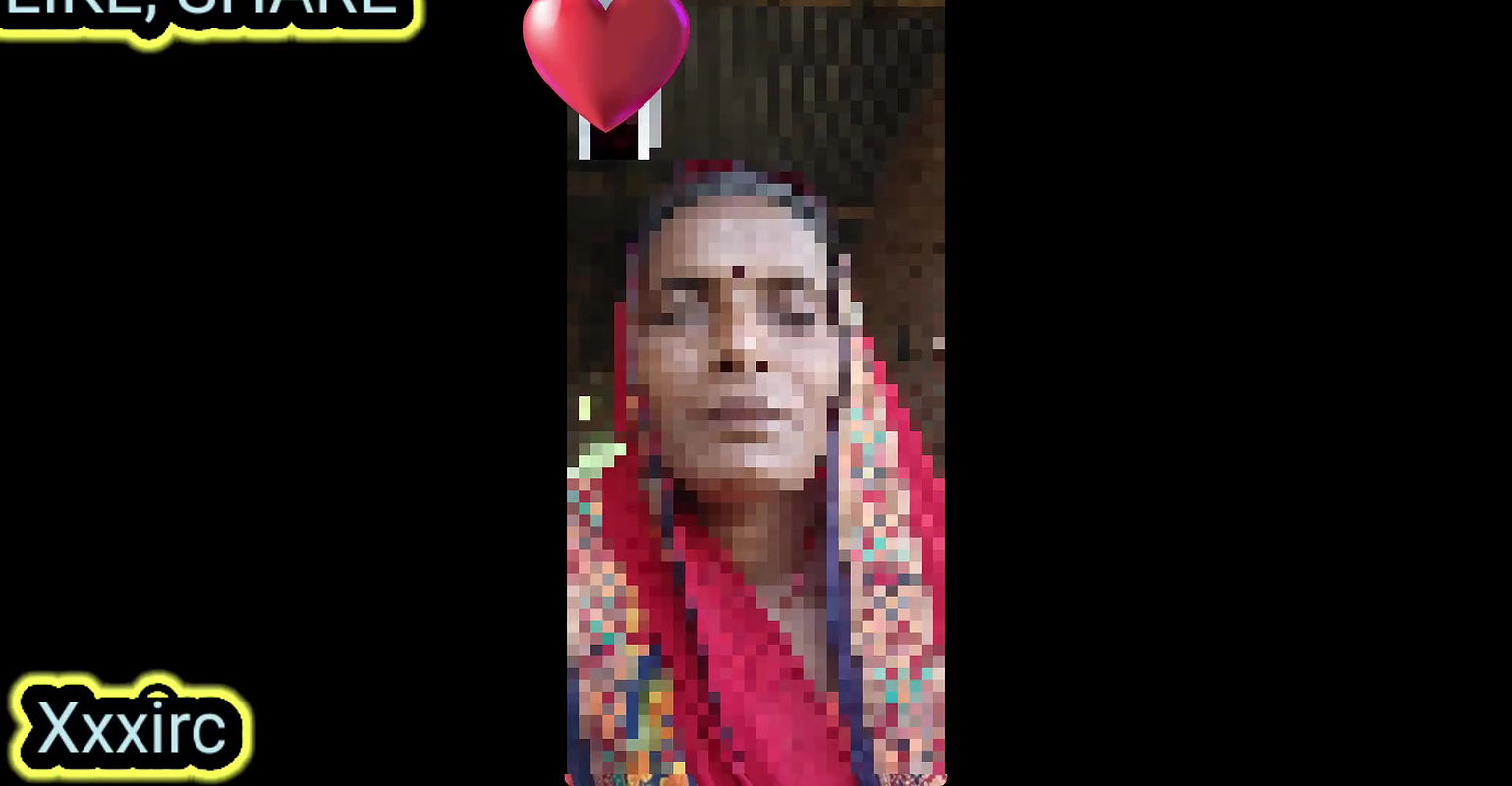 Sexy bhabhi showing black boob