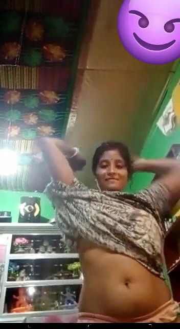 Desi bhabhi showing to lover