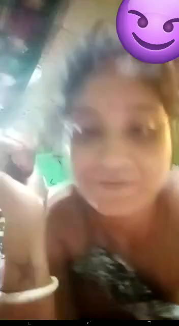 Desi bhabhi showing to lover