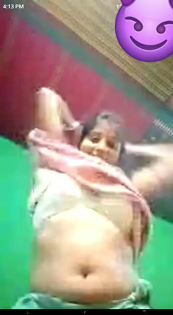Desi bhabhi showing to lover