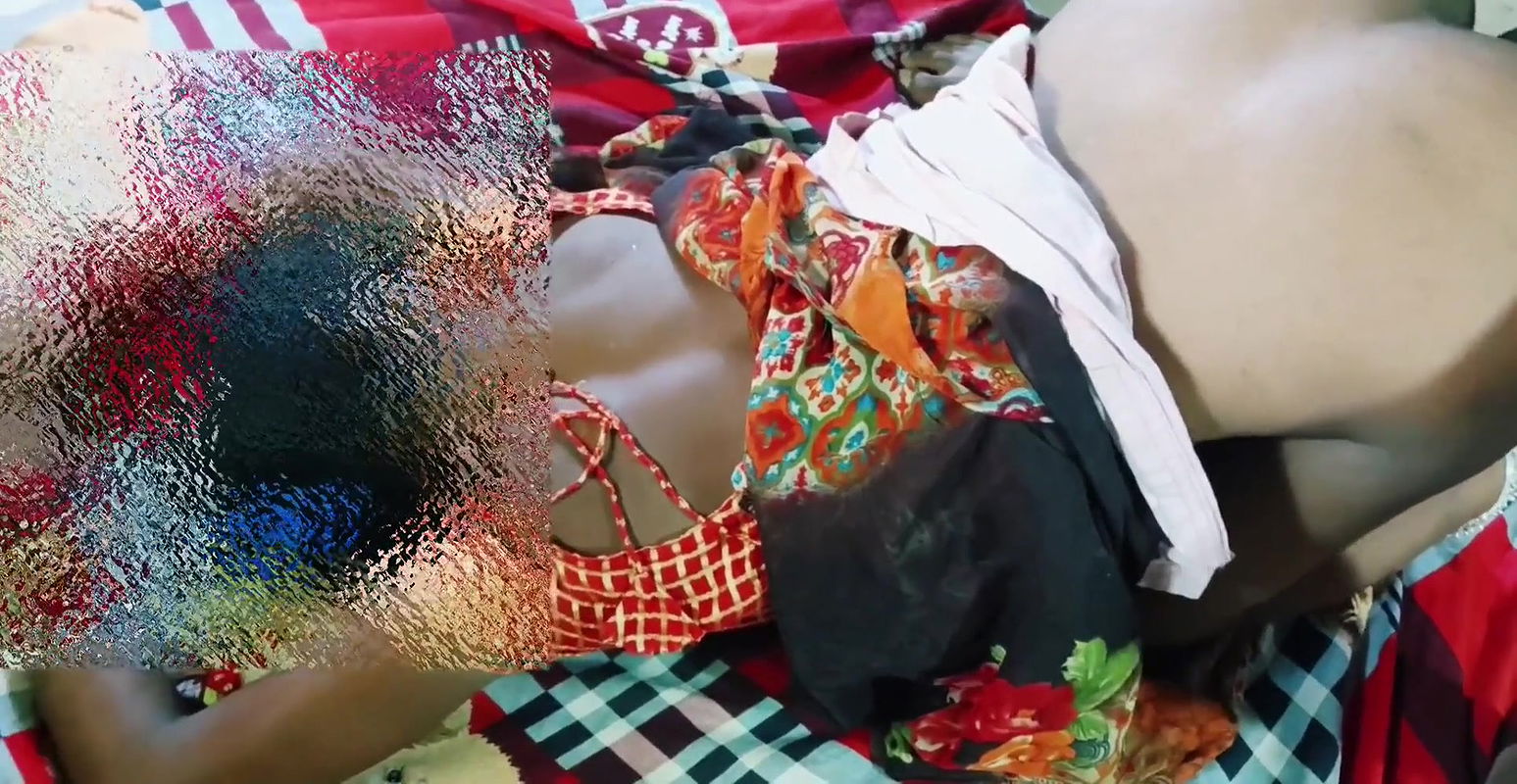 Suman bhabhi ke chut me mulli dal ke maal gira diya