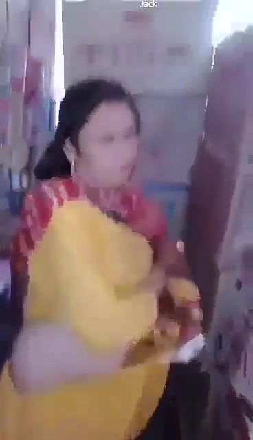 Pastho lady showing boobs and ass