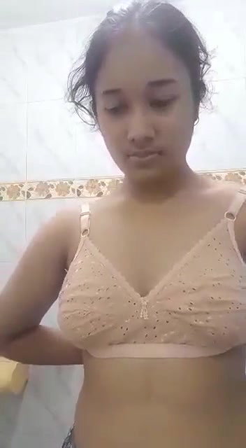 Cute Gf Showing