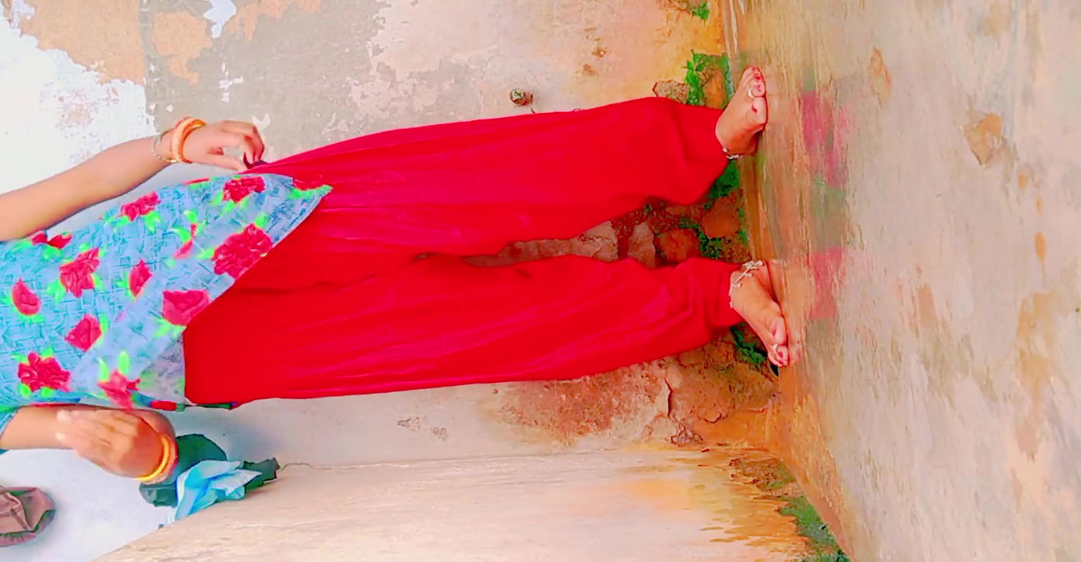 Young indian niked School girl bath viral video !!Leaked video!! she is fingring for boyfriend in live video call