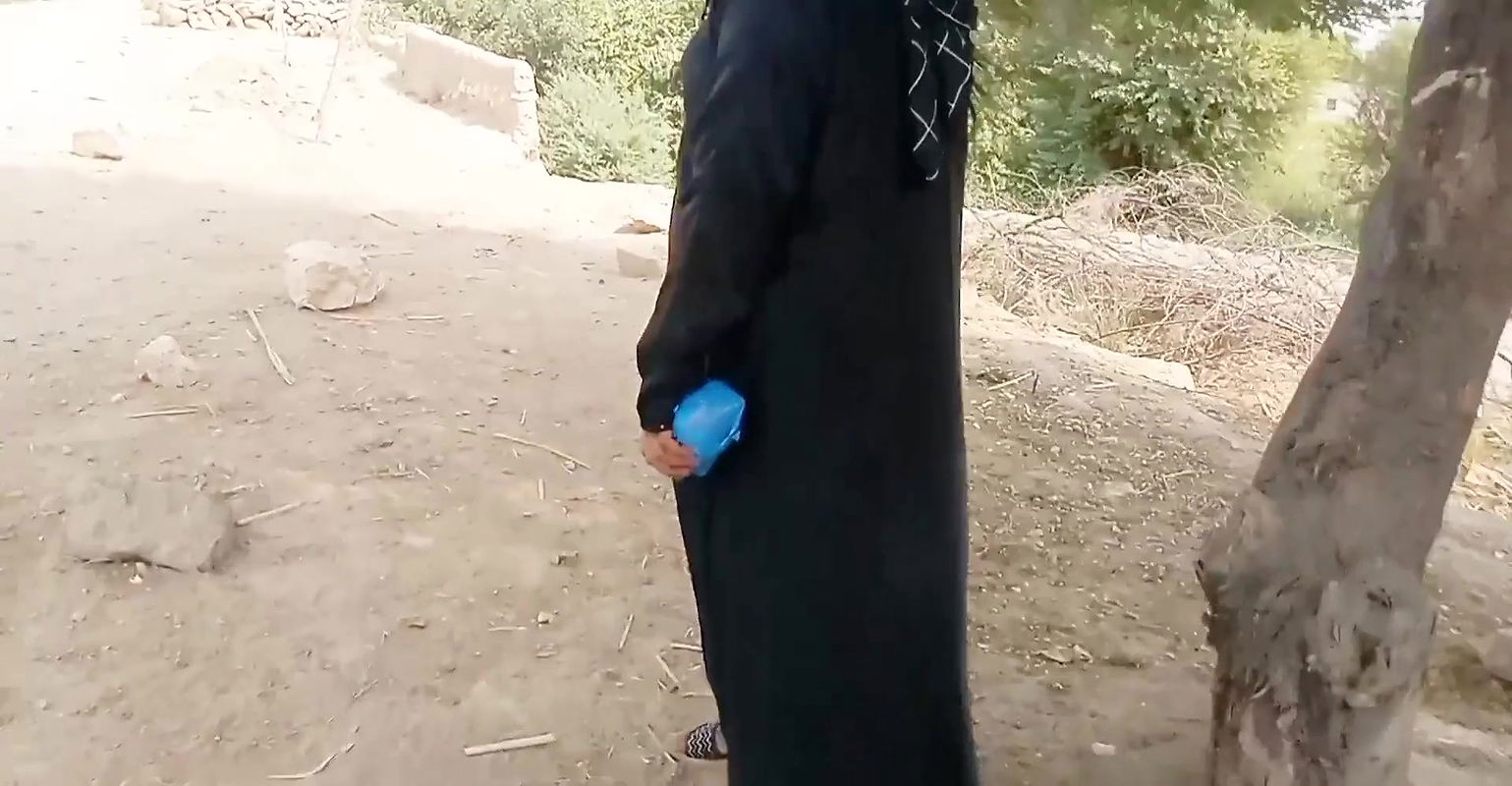 Jungle se mili Muslim hijab college girl